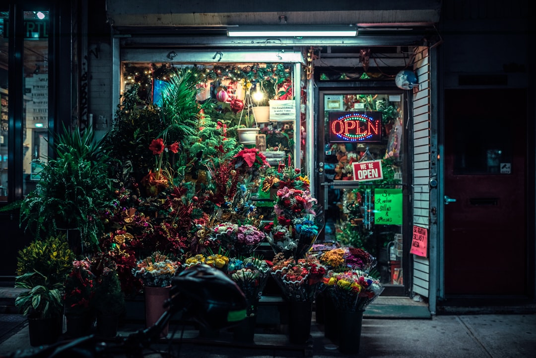 24-Hour Smoke Shops: Is Extended Hours Right for Your Store?
