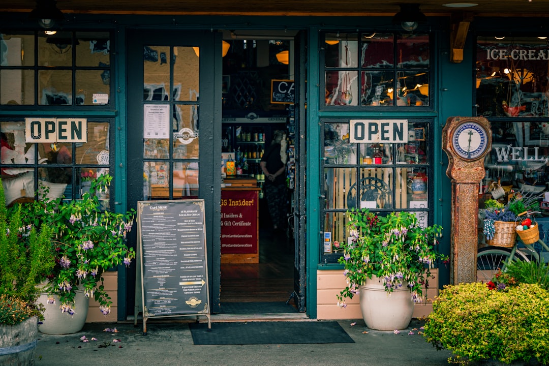 How 'Smoke Shop Near Me Open' Searches Drive Walk-In Traffic